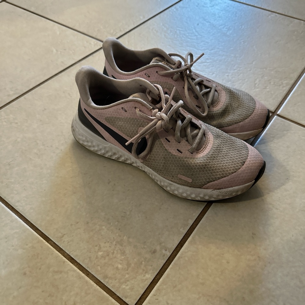 Women's Pink Nike Running Shoes